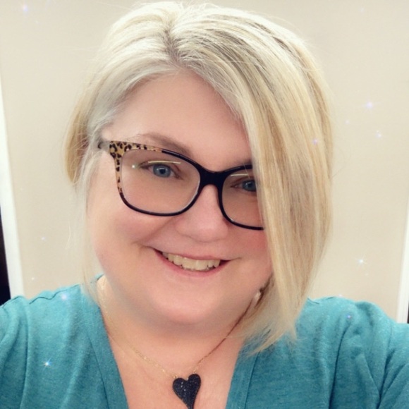 Meet your Posher, Heather - Picture 1 of 1